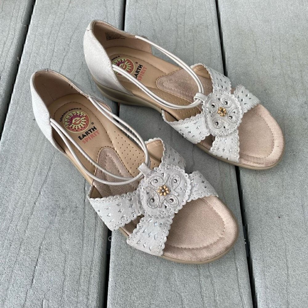 Earth Spirit Sandals Womens Size 7.5 Beaded Leather Casual Pull On Beige Wedge